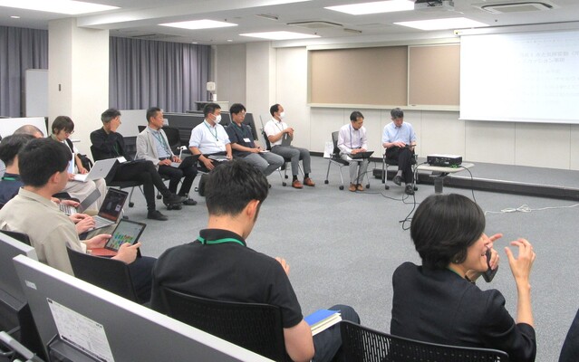 沖教授とのディスカッションシーン